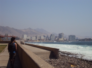 Antofagasta, ciudad entre la montaña y el oceano. ville entre montagne et mer